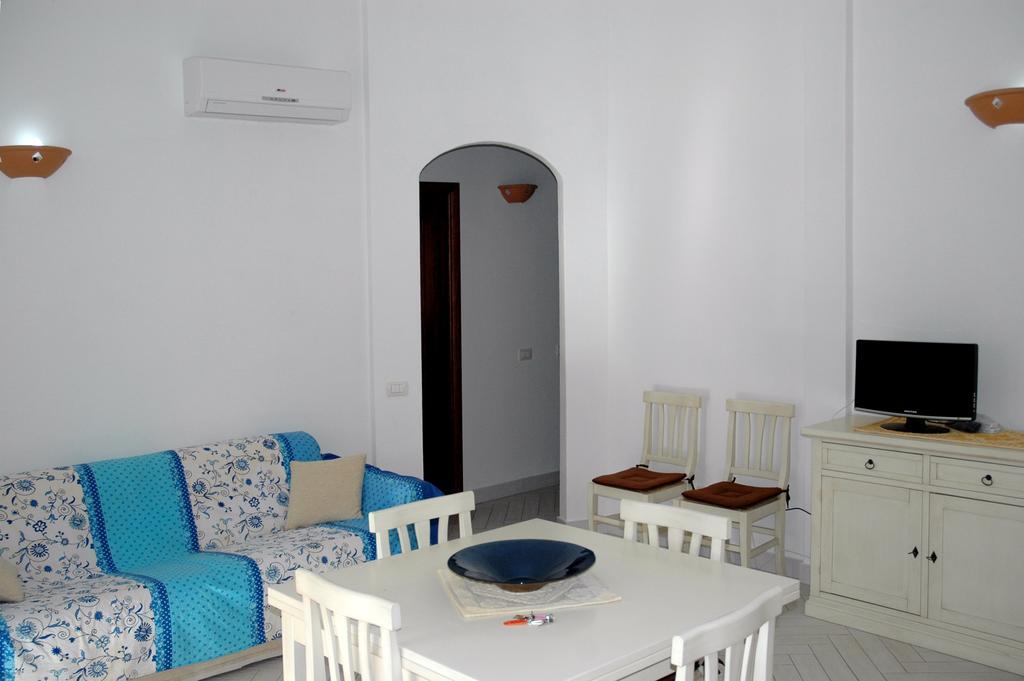 Holiday Homes Stella Marina San Teodoro  Rum bild