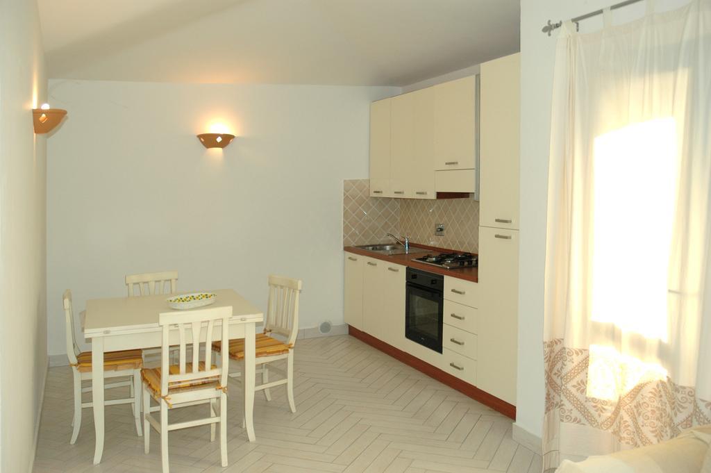 Holiday Homes Stella Marina San Teodoro  Rum bild