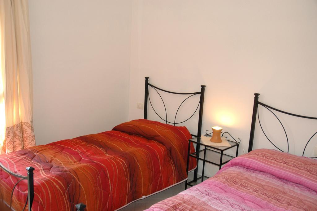 Holiday Homes Stella Marina San Teodoro  Rum bild