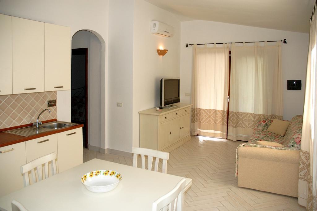 Holiday Homes Stella Marina San Teodoro  Rum bild